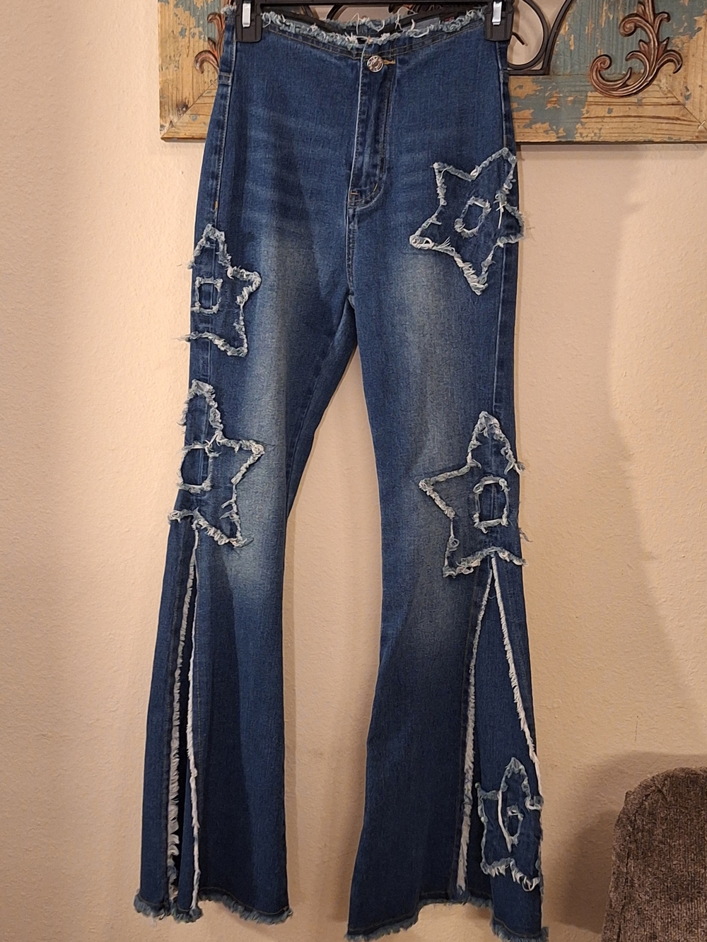 ROMWE Dark Blue Star Patch Raw-Edge Flare Jeans. NWOT Size XS (US 2)